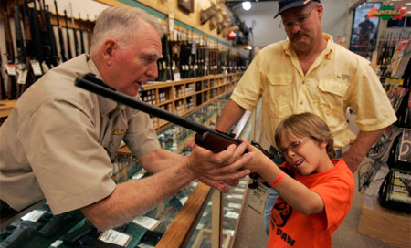 EEUU: La Casa Blanca pide al Congreso que restringe la posesión de armas